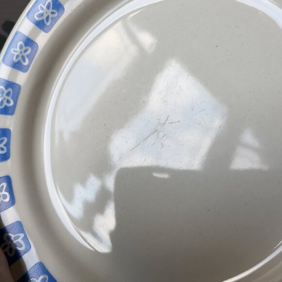 2 Vintage Romanian MCM Atomic Blue Flower 9" Dinner Plates - Picture 7 of 9